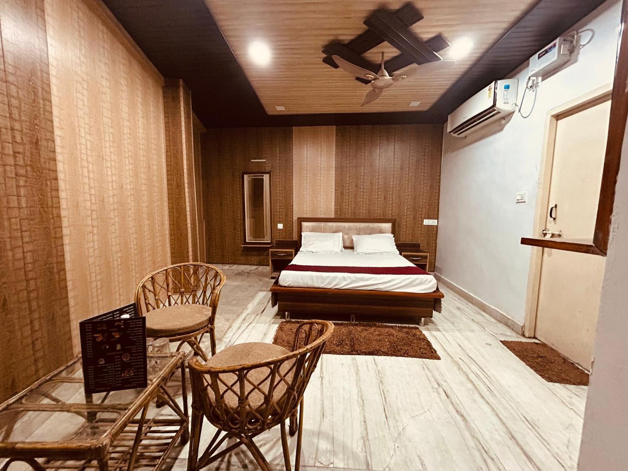 The For You Hotel & Restaurant Rishīkesh Eksteriør bilde