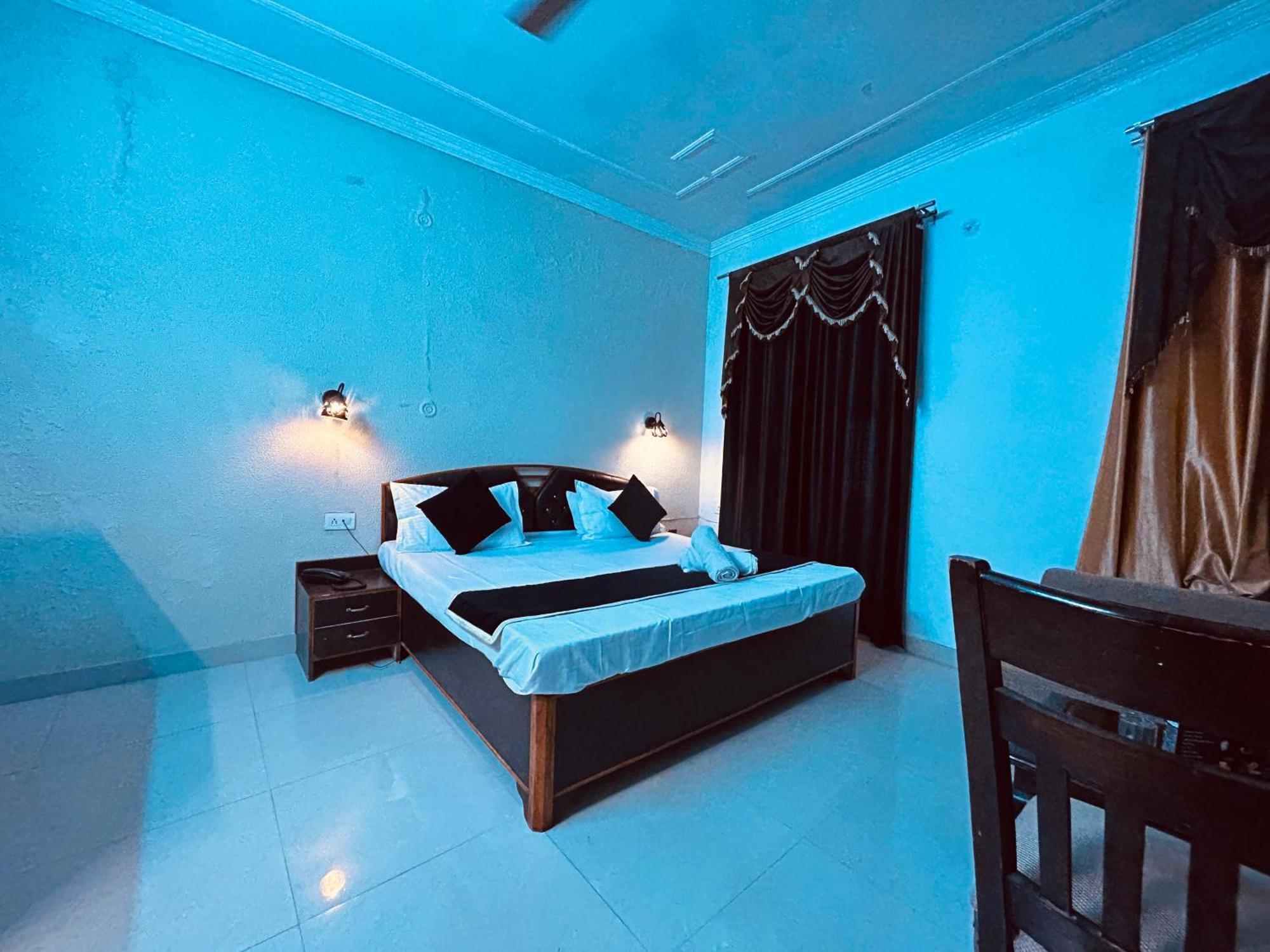 The For You Hotel & Restaurant Rishīkesh Eksteriør bilde