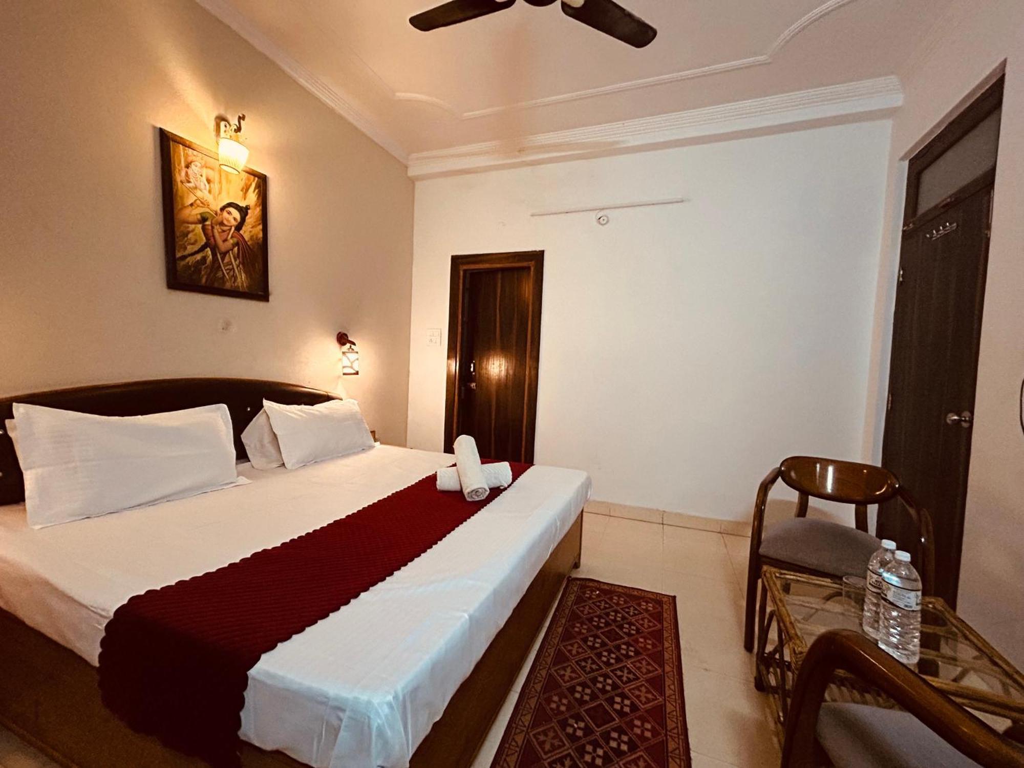 The For You Hotel & Restaurant Rishīkesh Eksteriør bilde